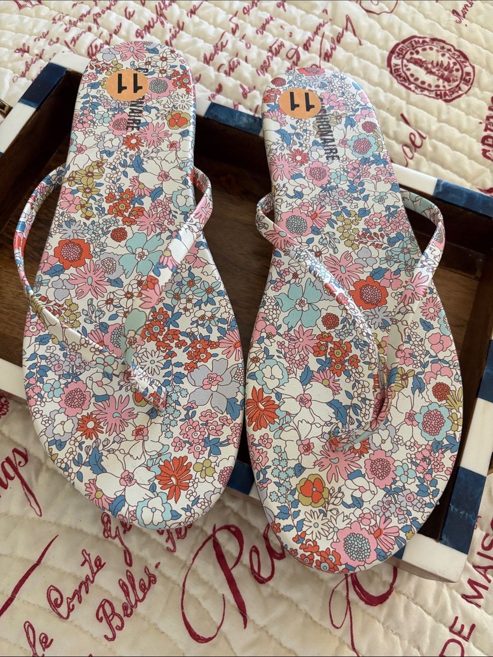 NWT CUSHIONAIRE Floral Pattern Women's Flip-Flops - Pink, Blue, White SZ 11